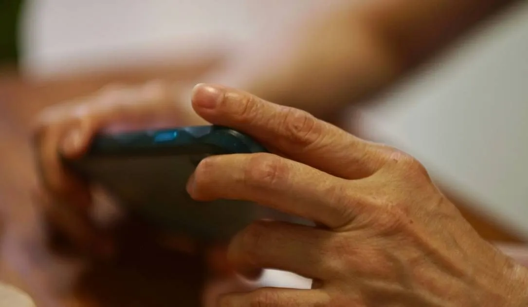 Regulador del Reino Unido multa a empresa pornográfica con 1.8 millones de dólares por no verificar la edad de los usuarios.