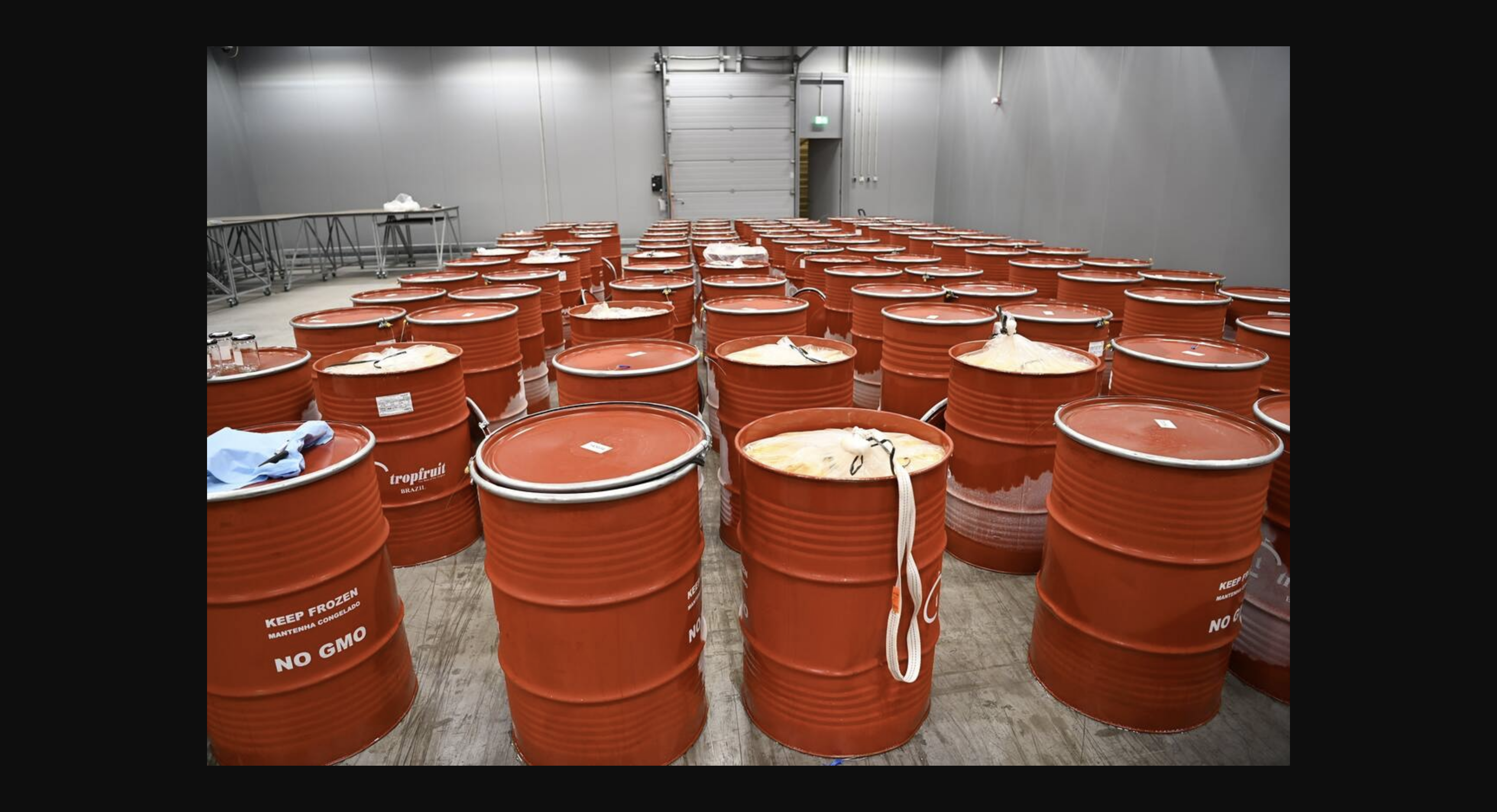 Tres arrestados con 400.000 euros en efectivo por recibir toneladas de cocaína en Róterdam