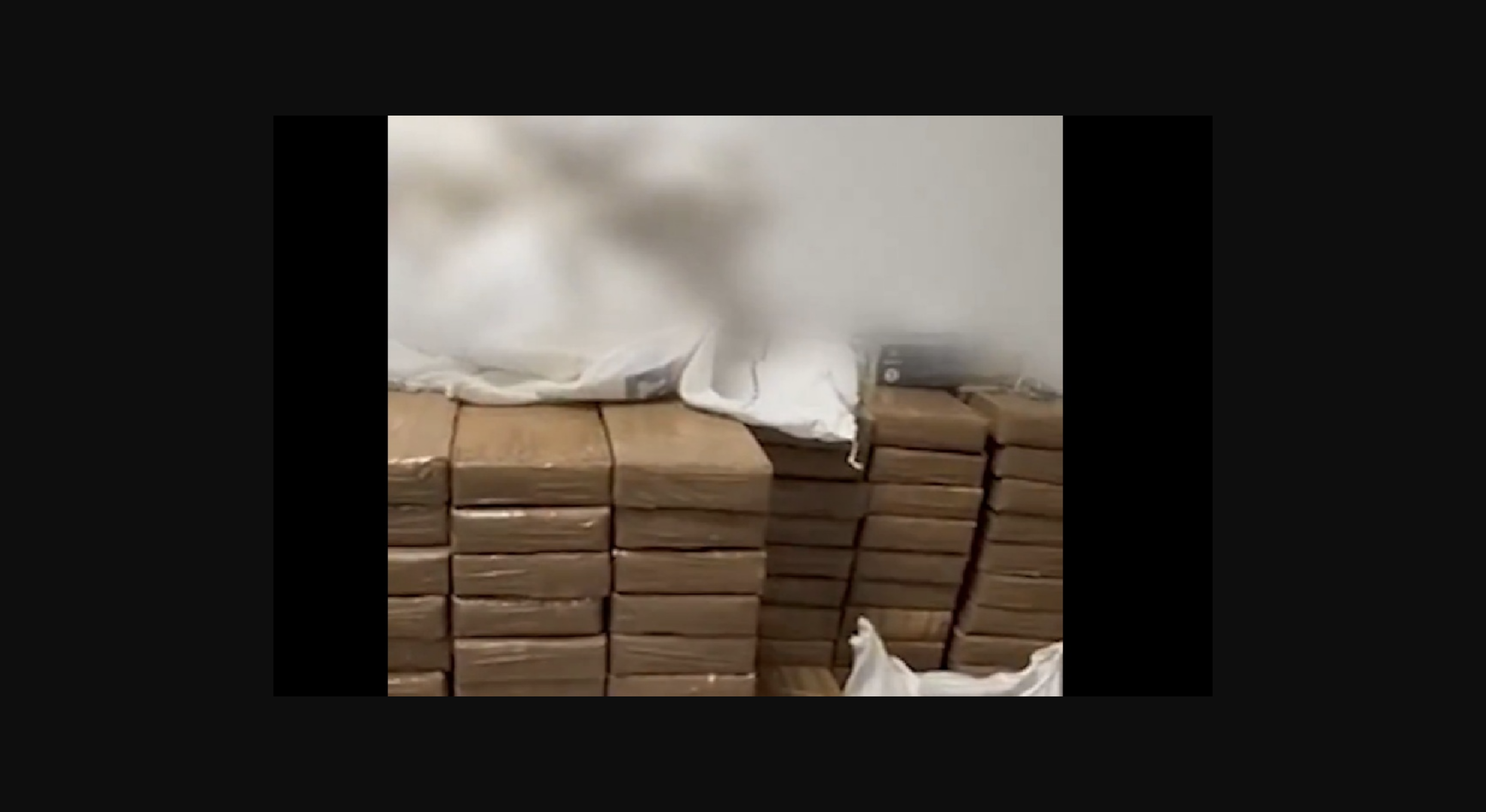 Catorce personas arrestadas tras el intento de hurto de 5.000 kilos de hachís en Barcelona.