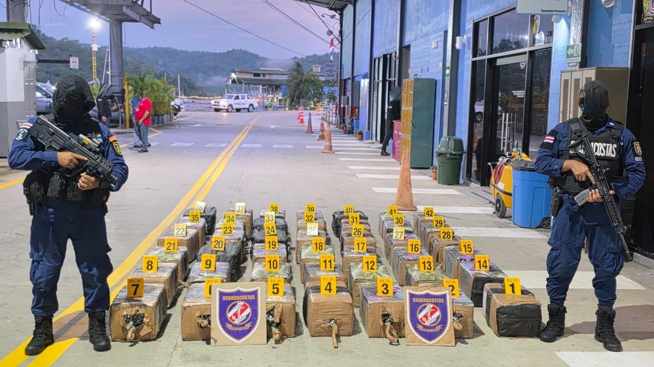 Aprehenden cerca de 1.000 kilos de cocaína y combustible en una embarcación en Costa Rica