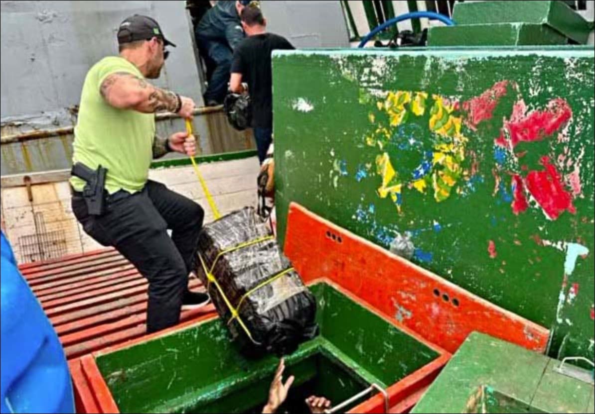 El barco pesquero Ana Beatriz transportaba cuatro toneladas de cocaína rumbo a Europa.