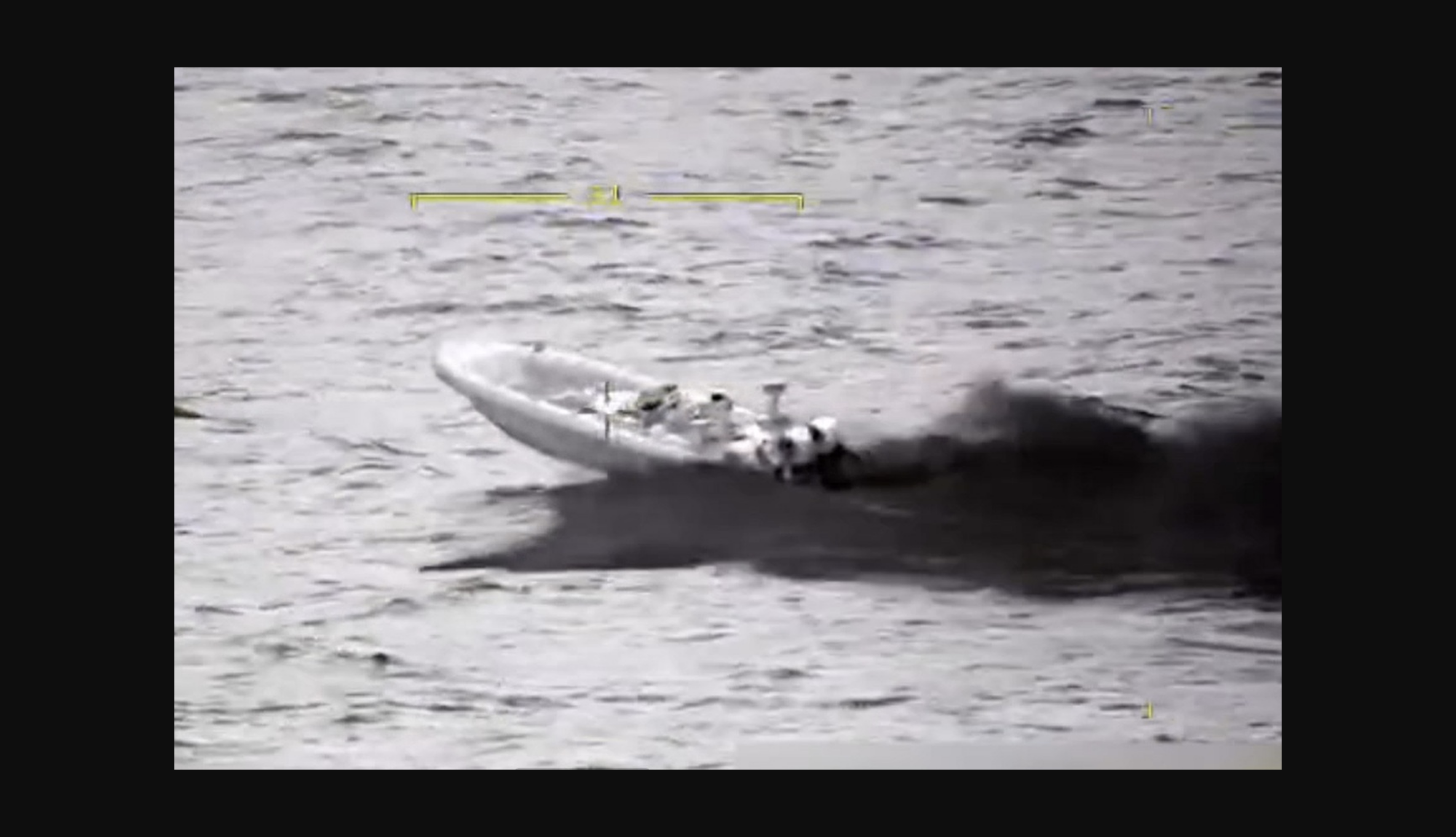 Detenidos cuatro traficantes que transportaban tres toneladas de hachís en una embarcación en Cádiz.