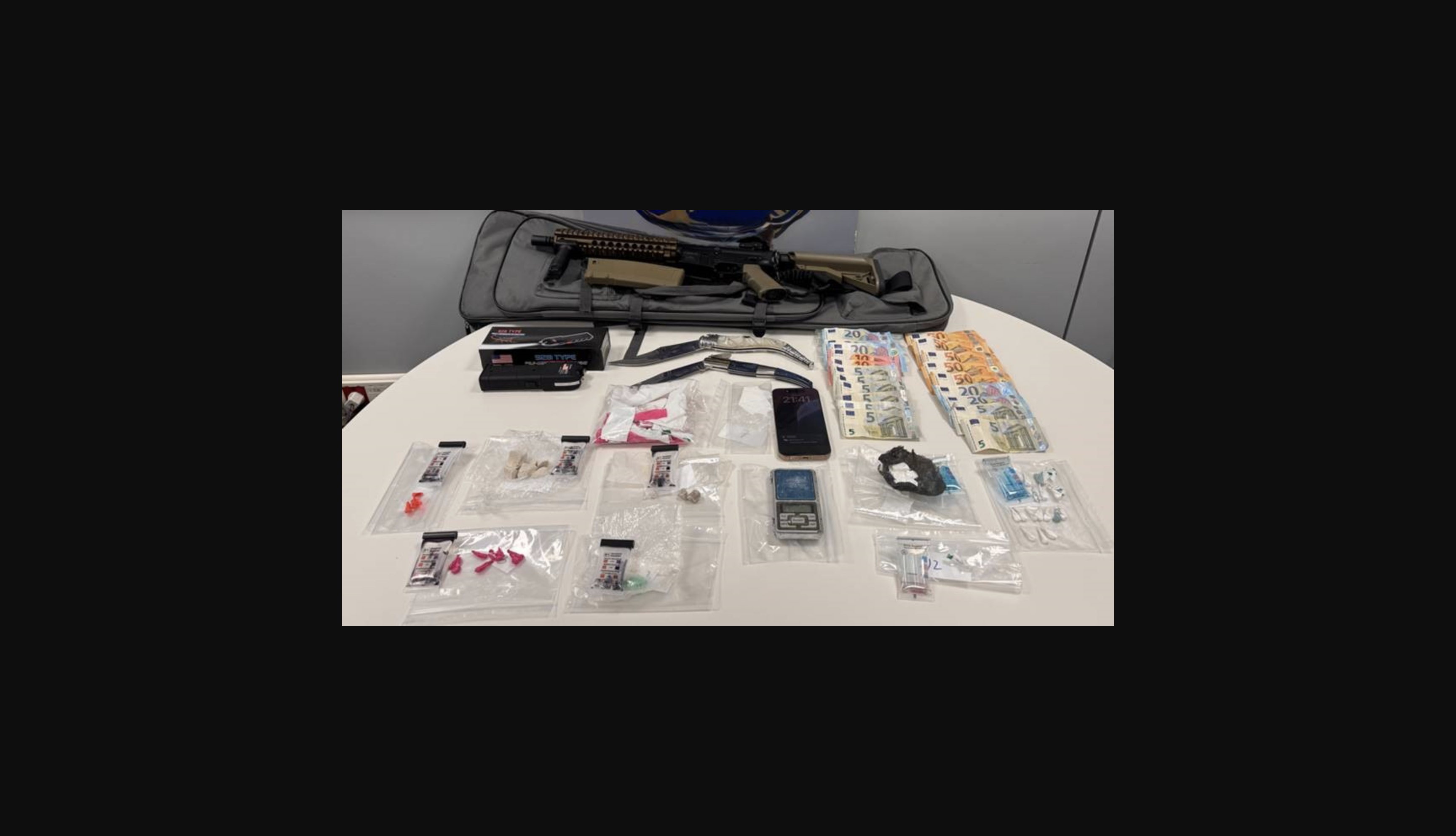 Operativo contra las drogas en el barrio barcelonés de La Mina