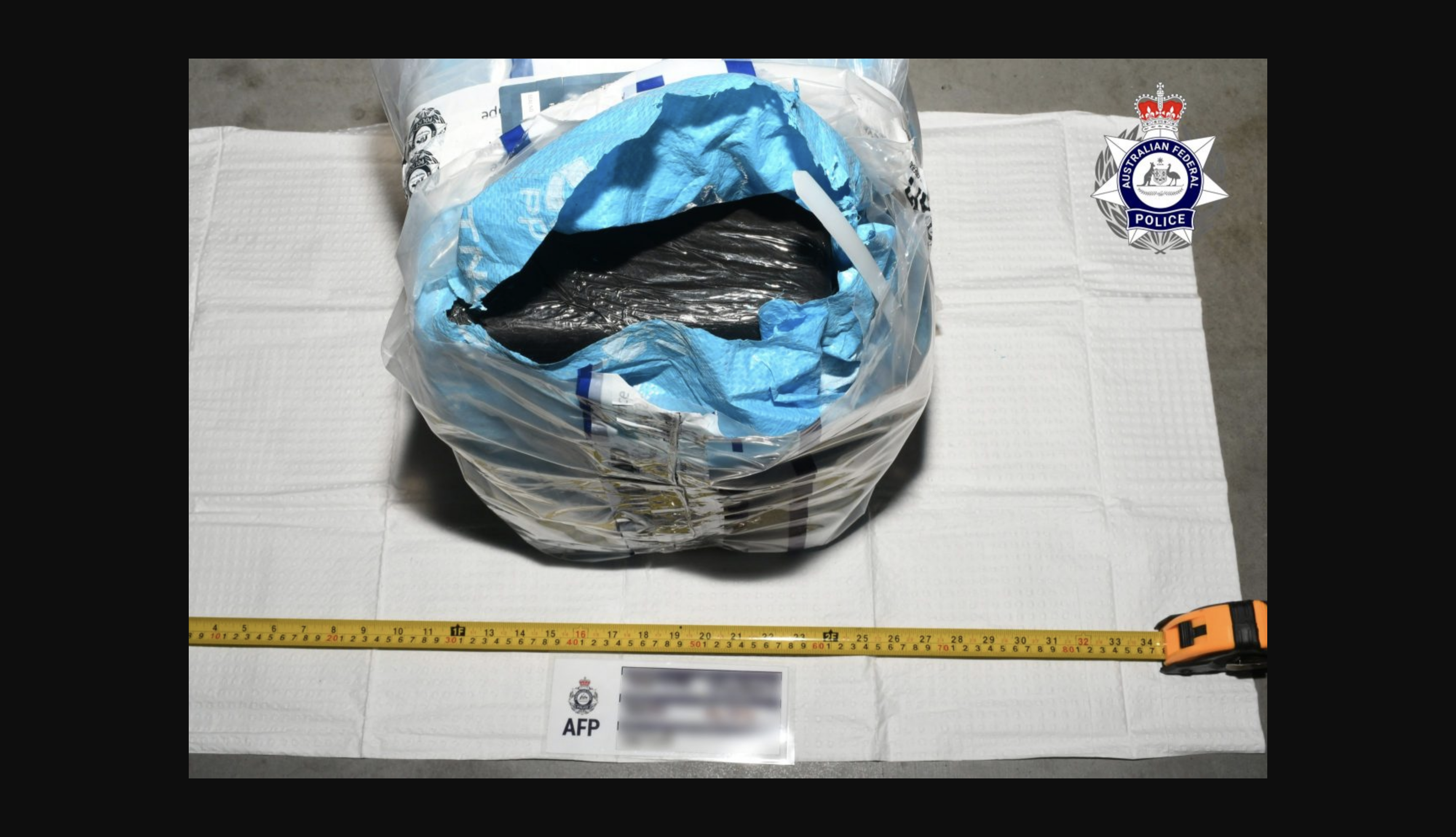 Diez años de prisión para el encargado de ‘rescates’ de cocaína en un aeropuerto.