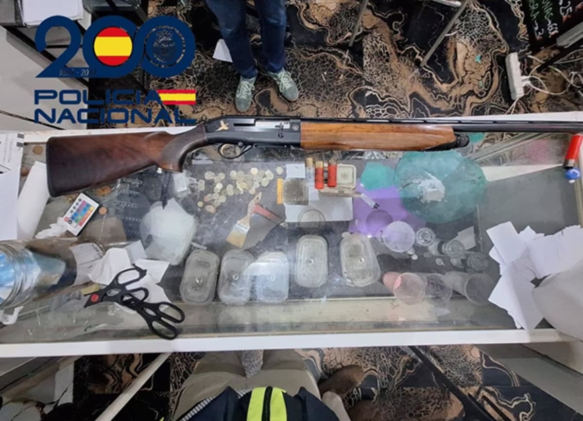 Hallan un casino ilegal en Sevilla donde se comercializaban diversas drogas.
