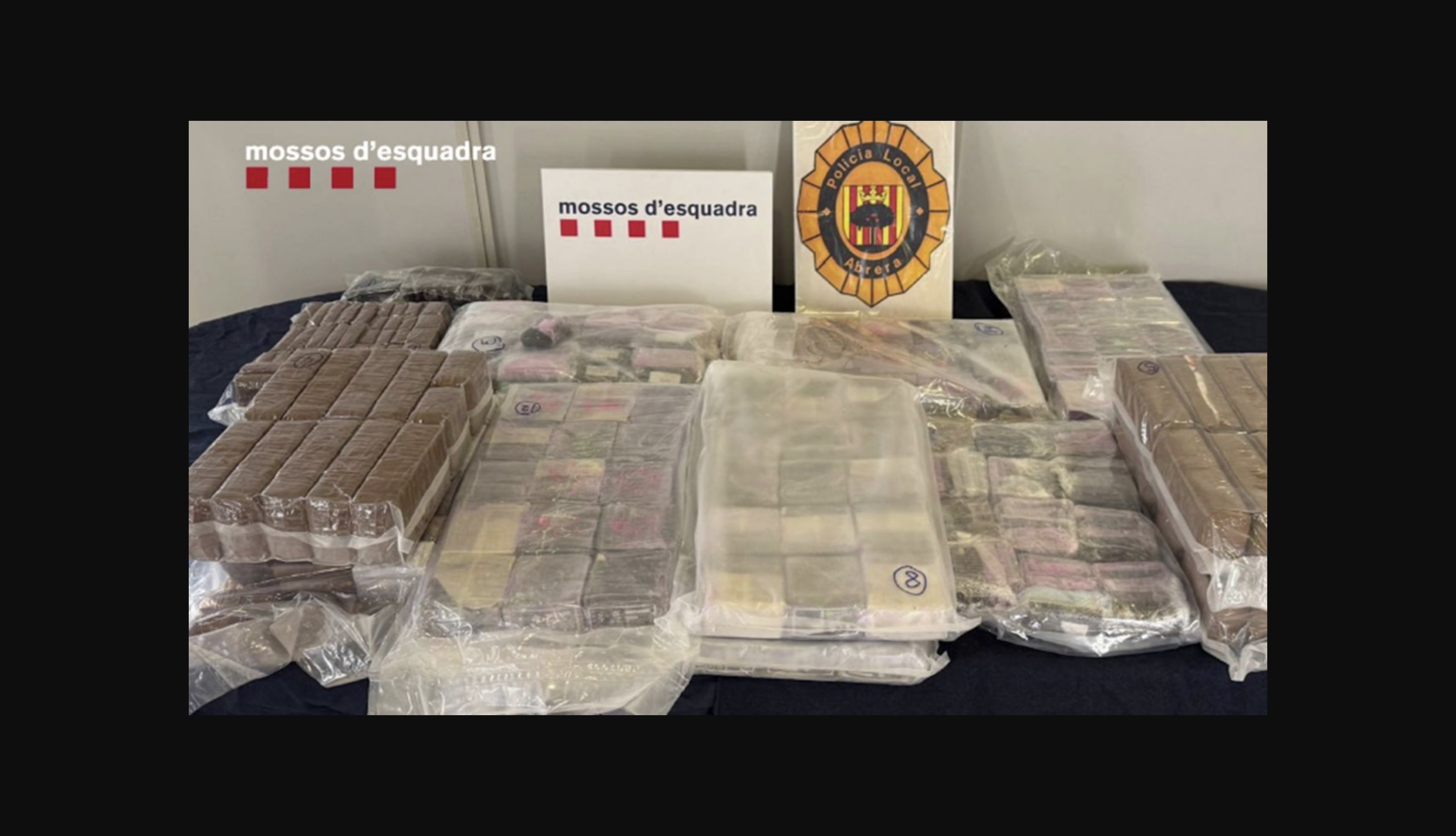 Tres arrestados durante el traslado de hachís de una furgoneta a un camión en Barcelona