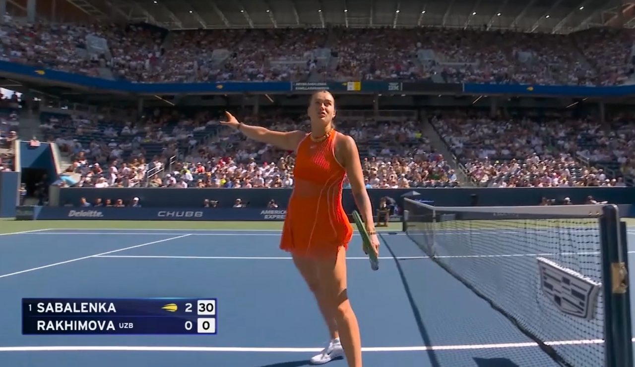 Aryna Sabalenka detiene su partido del US Open tras percibir un intenso olor a marihuana.
