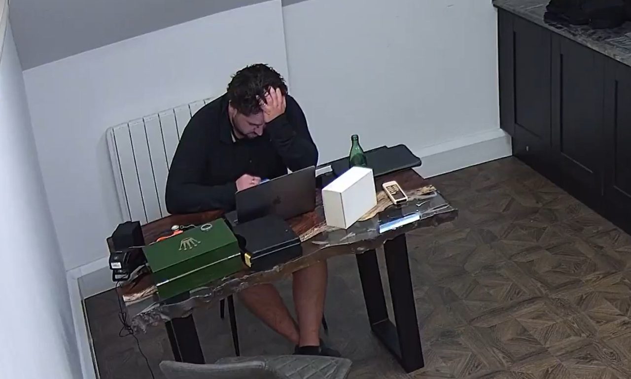 Tráfico de drogas en Encrochat, lavado de dinero en tiempo real y arresto al llegar desde Dubái.