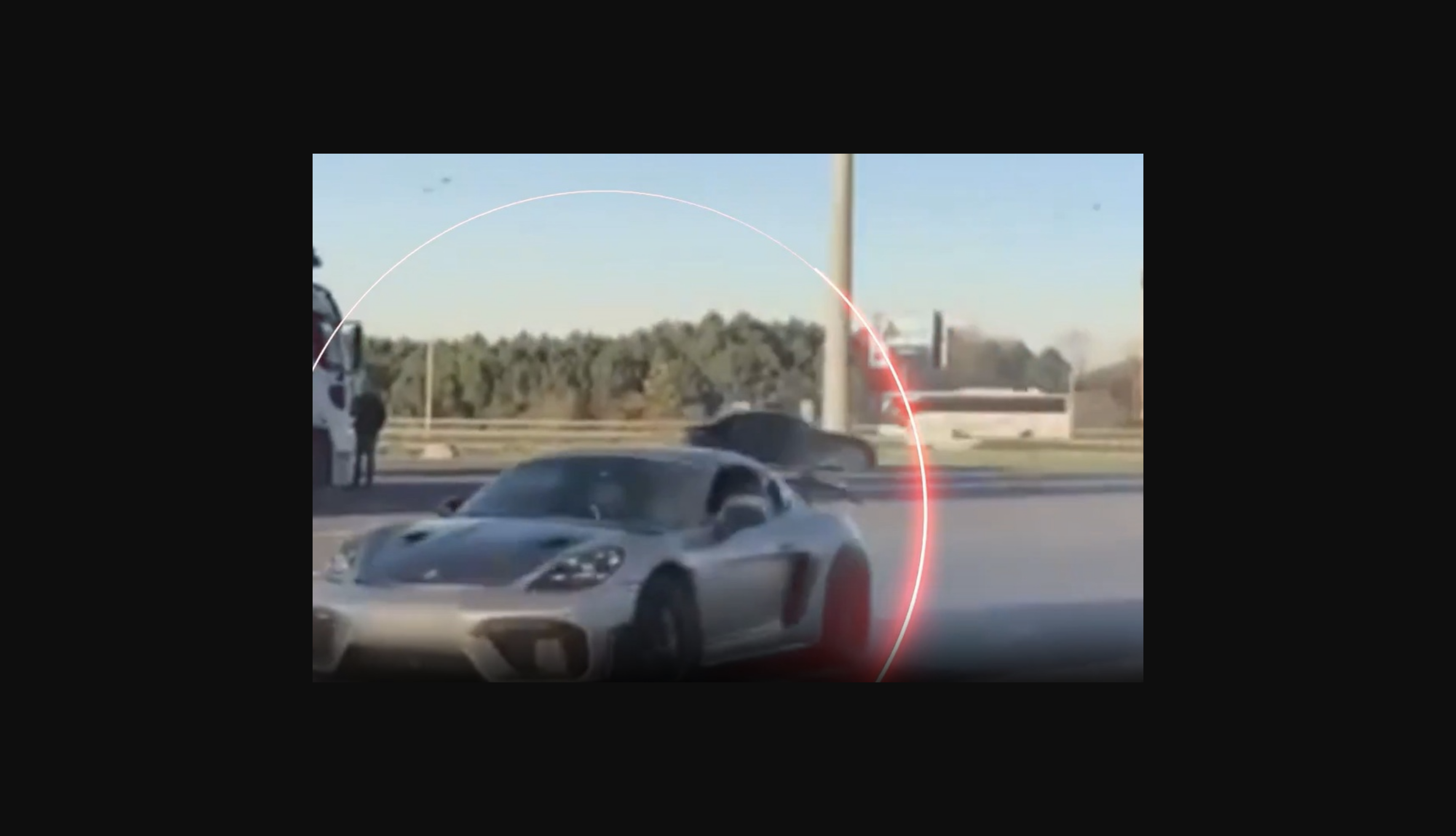 Arrestado por manejar un Porsche a 301 kilómetros por hora en la autopista