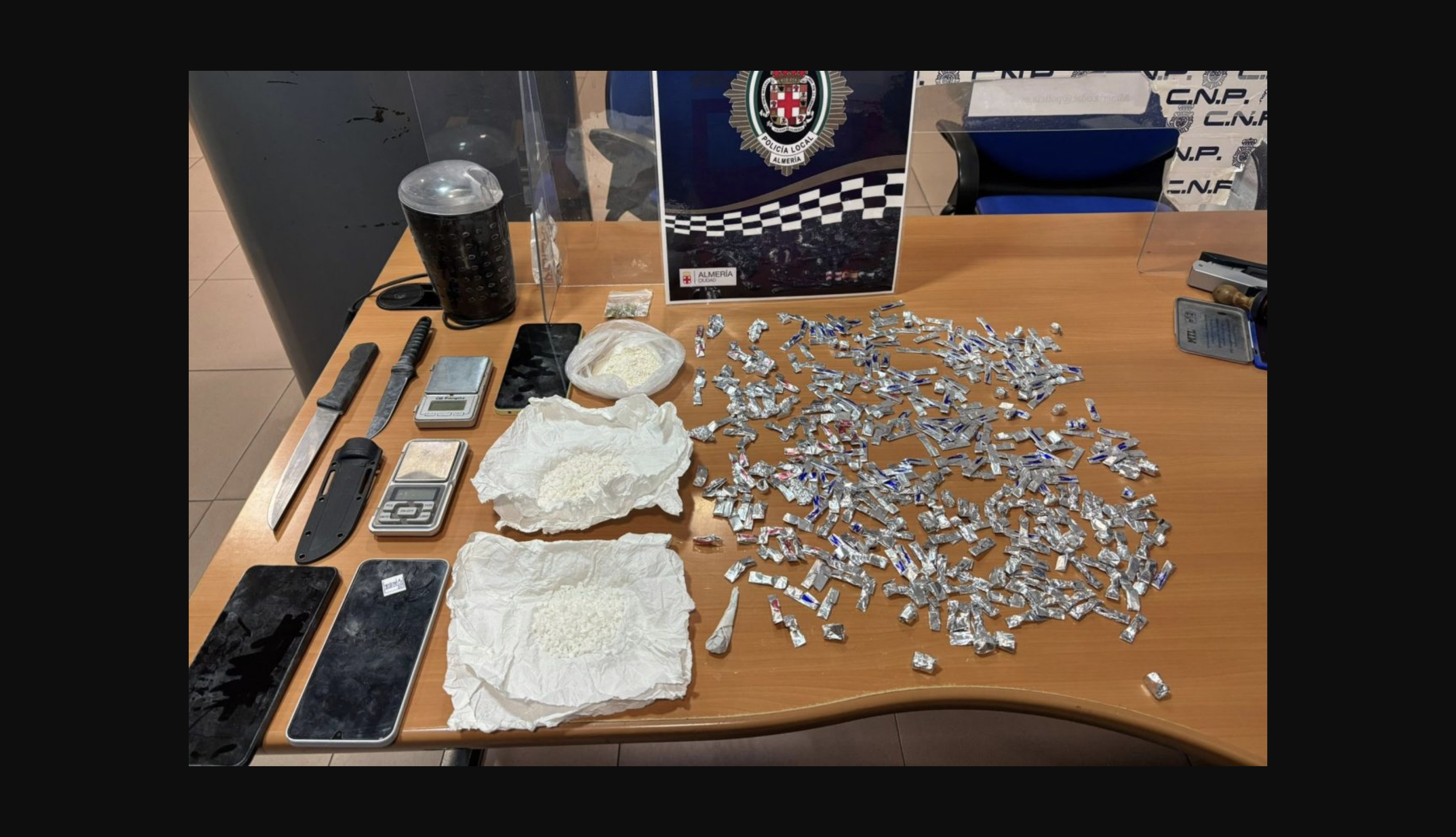 Un fuego descubre la presencia de un narcopiso en Almería