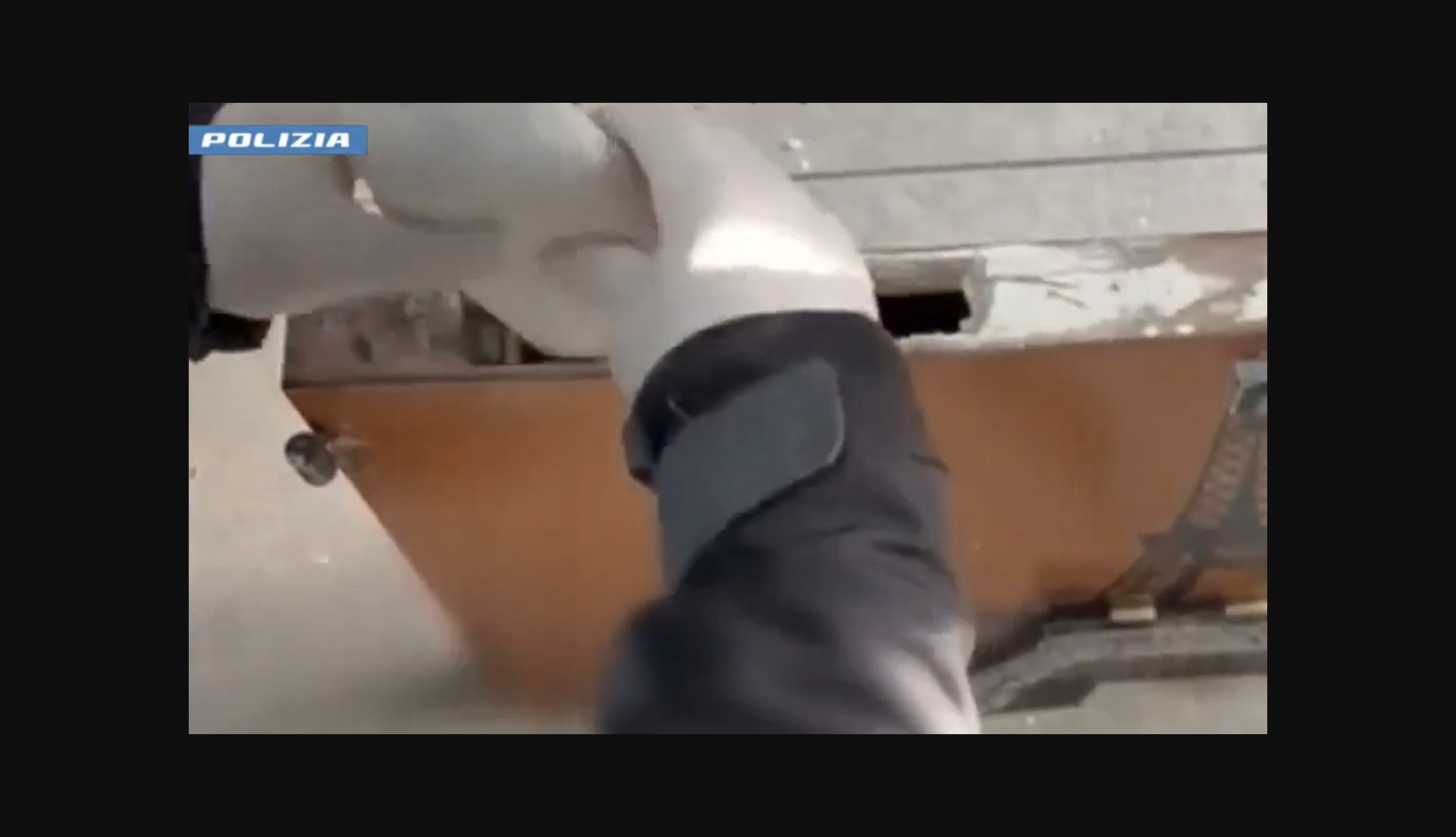 Impresionantes escondites con miles de euros y cocaína en Milán y Bérgamo